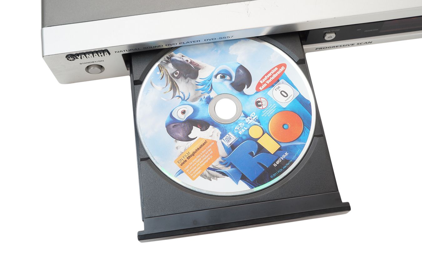 Yamaha_DVD-S557_DVD_Player_Silber
