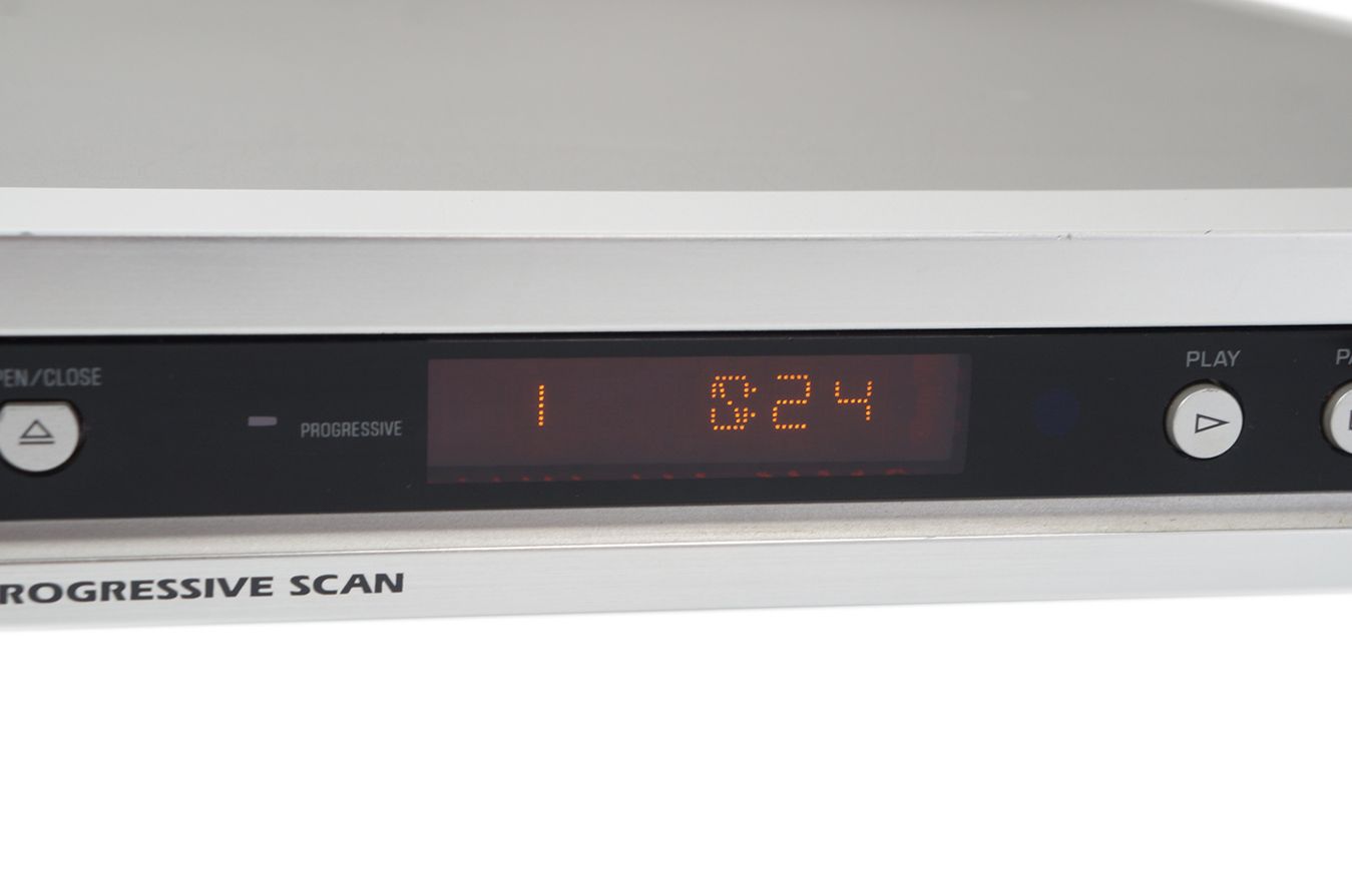 Yamaha_DVD-S557_DVD_Player_Silber_03