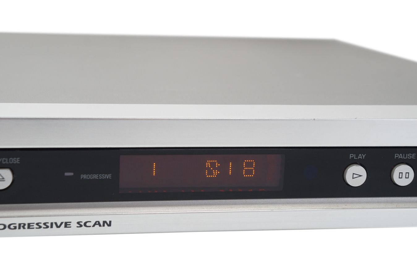 Yamaha_DVD-S557_DVD_Player_Silber_04