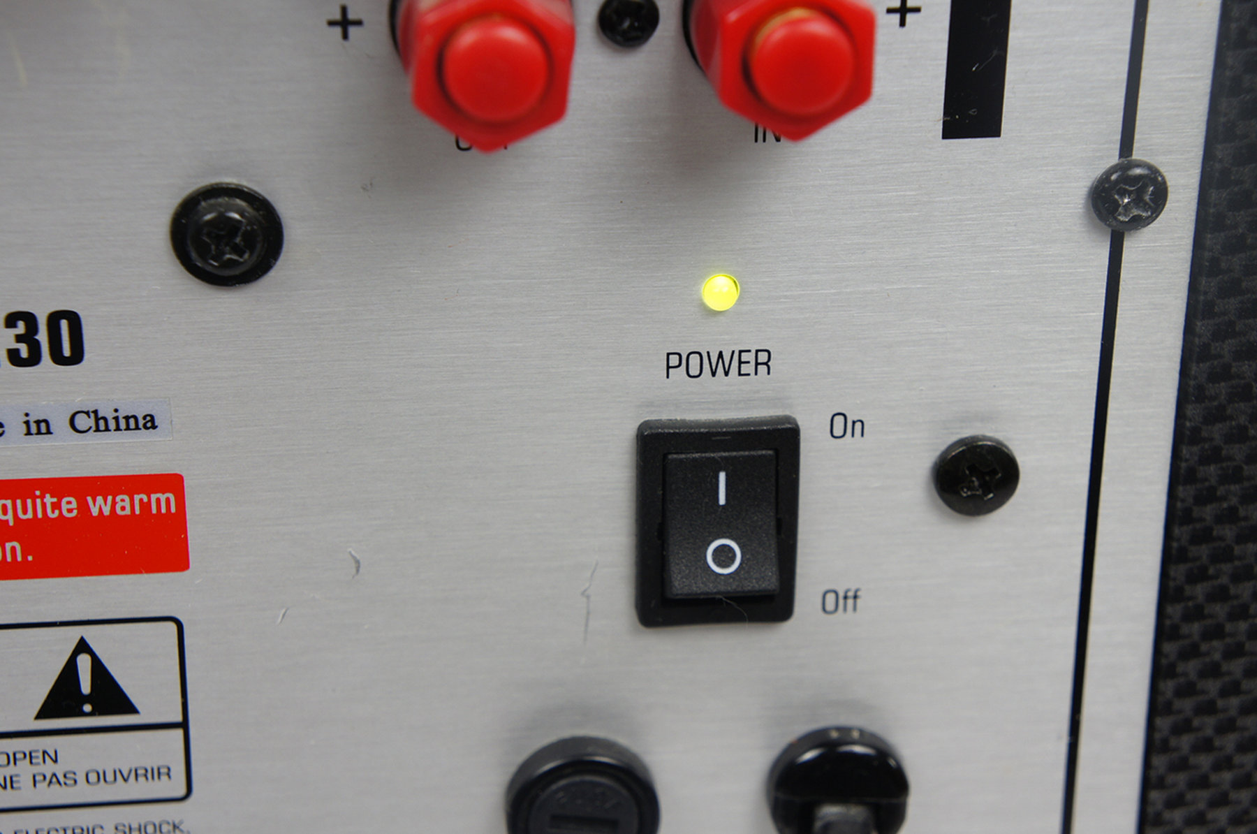 JBL_SUB_200_Subwoofer_Aktiv_Silber_09