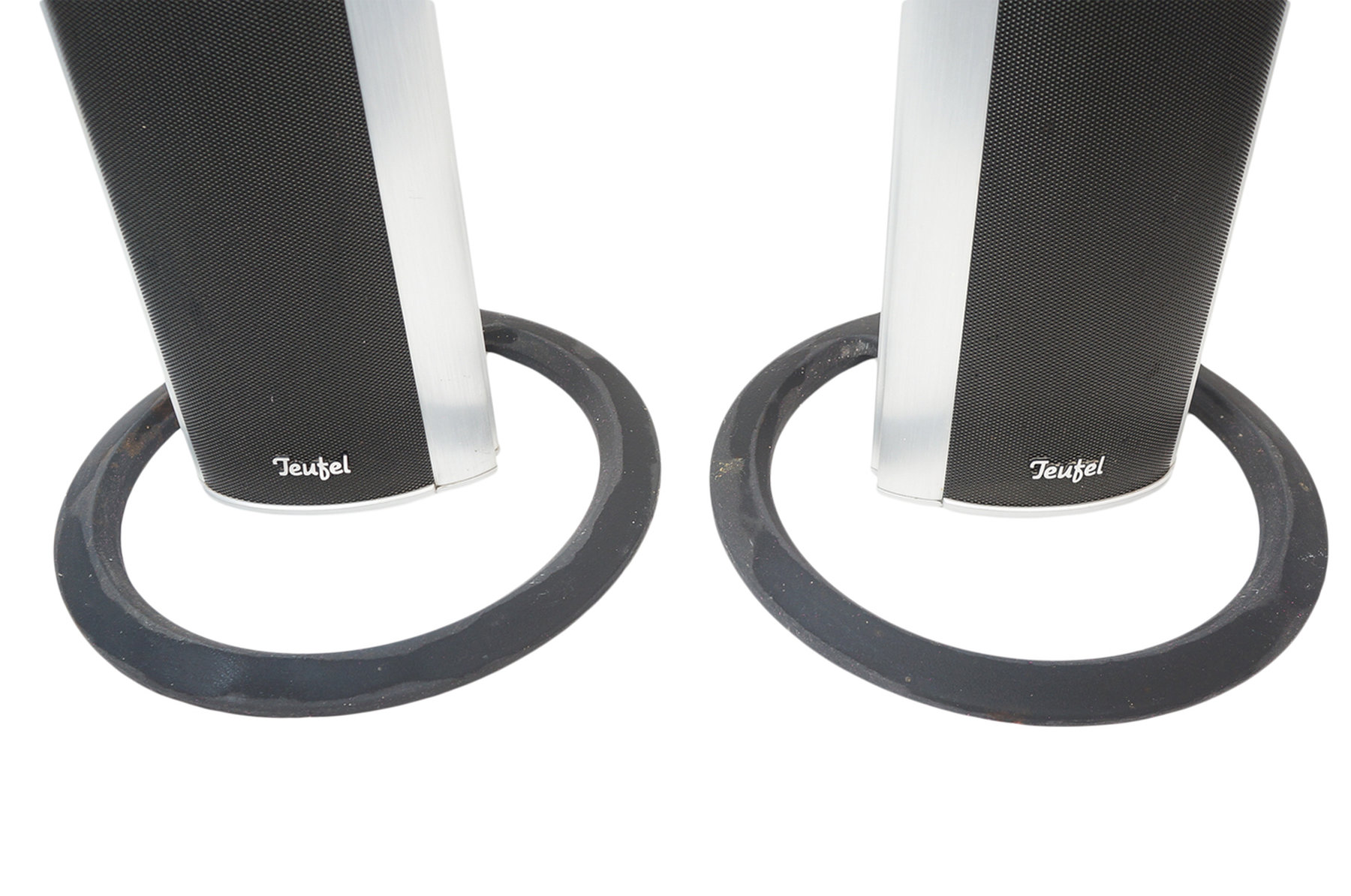 2x_Teufel_Concept_P_Stand_Lautsprecher_Saulen_Satelliten_03