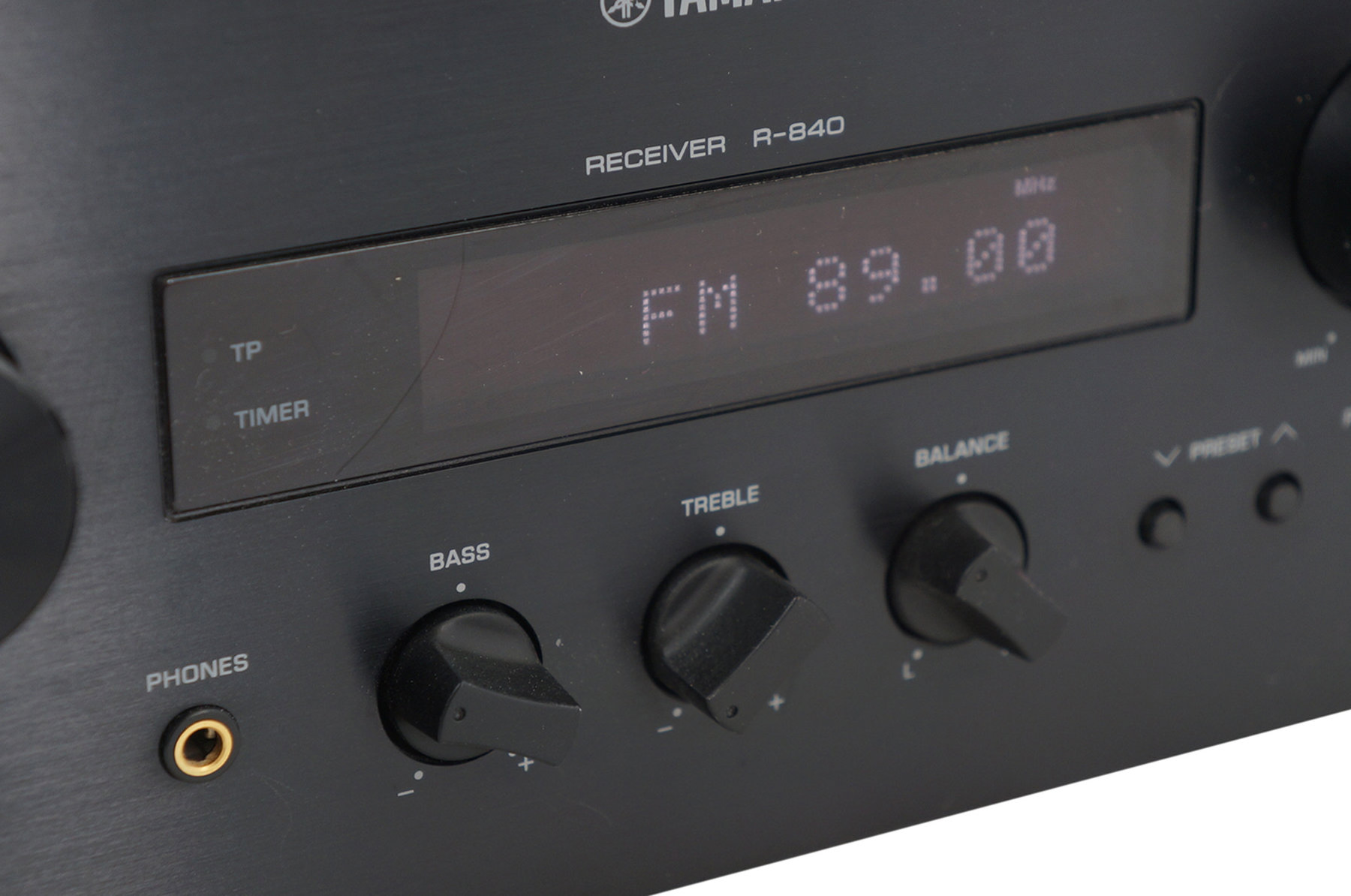 Yamaha_R-840_Stereo_2.1_Receiver_Schwarz_14