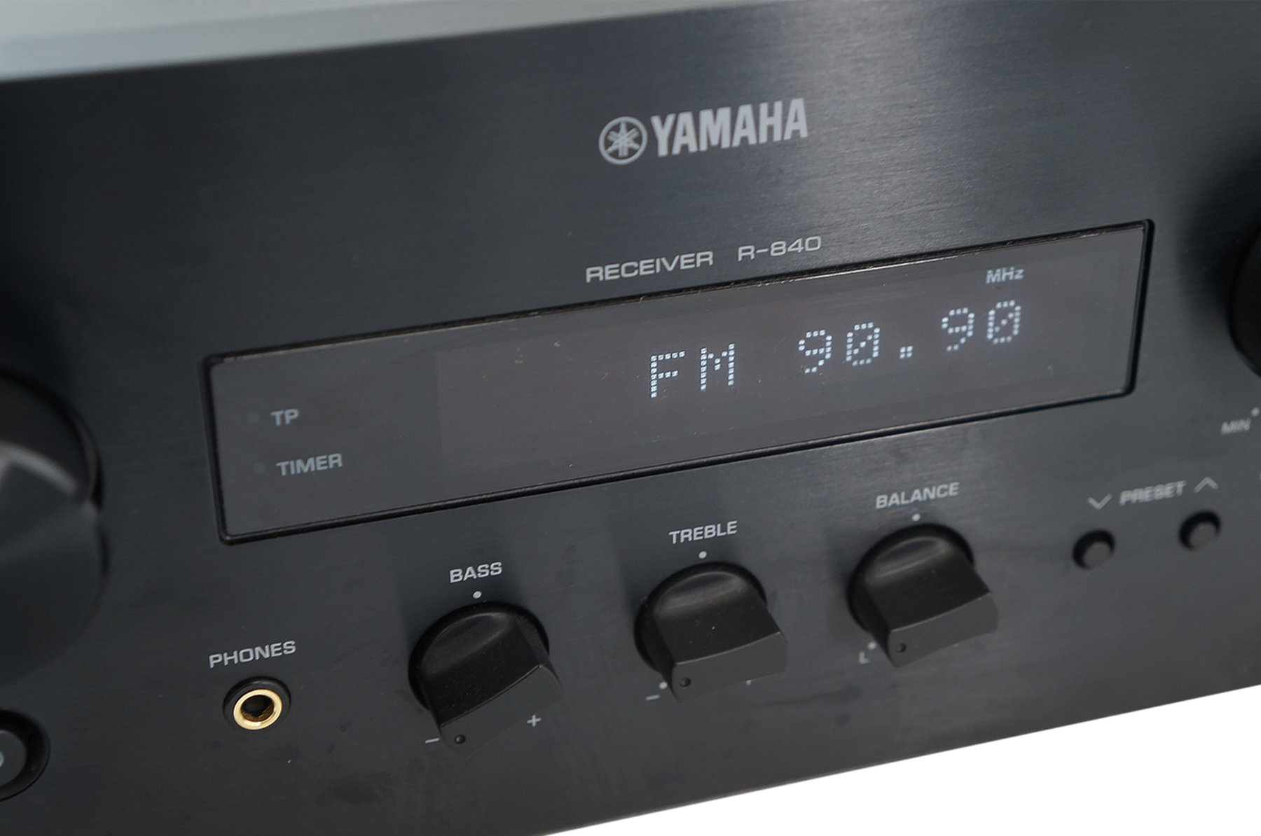 Yamaha_R-840_Stereo_2.1_Receiver_Schwarz_03