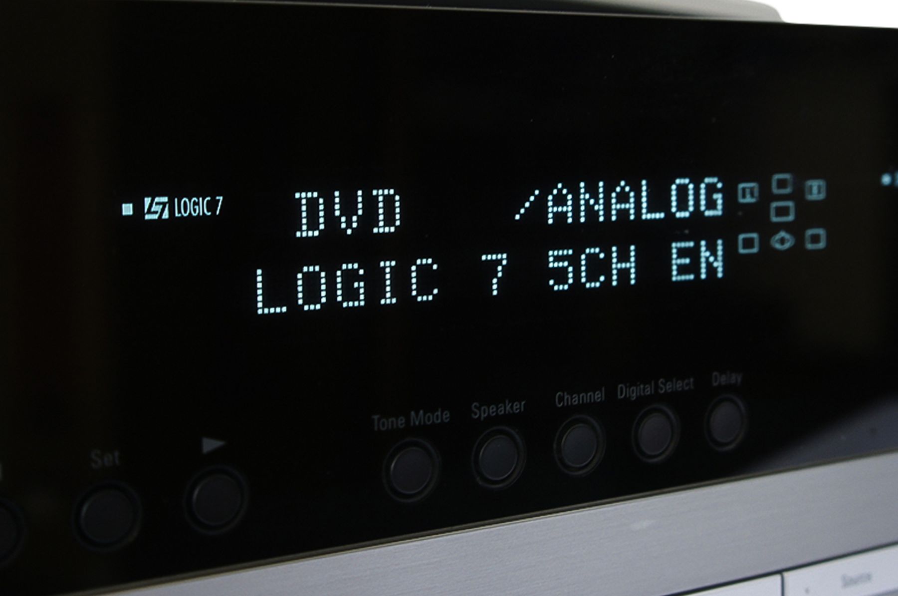 Harman_Kardon_AVR_132_5.1_AV-Receiver_Silber_07_result