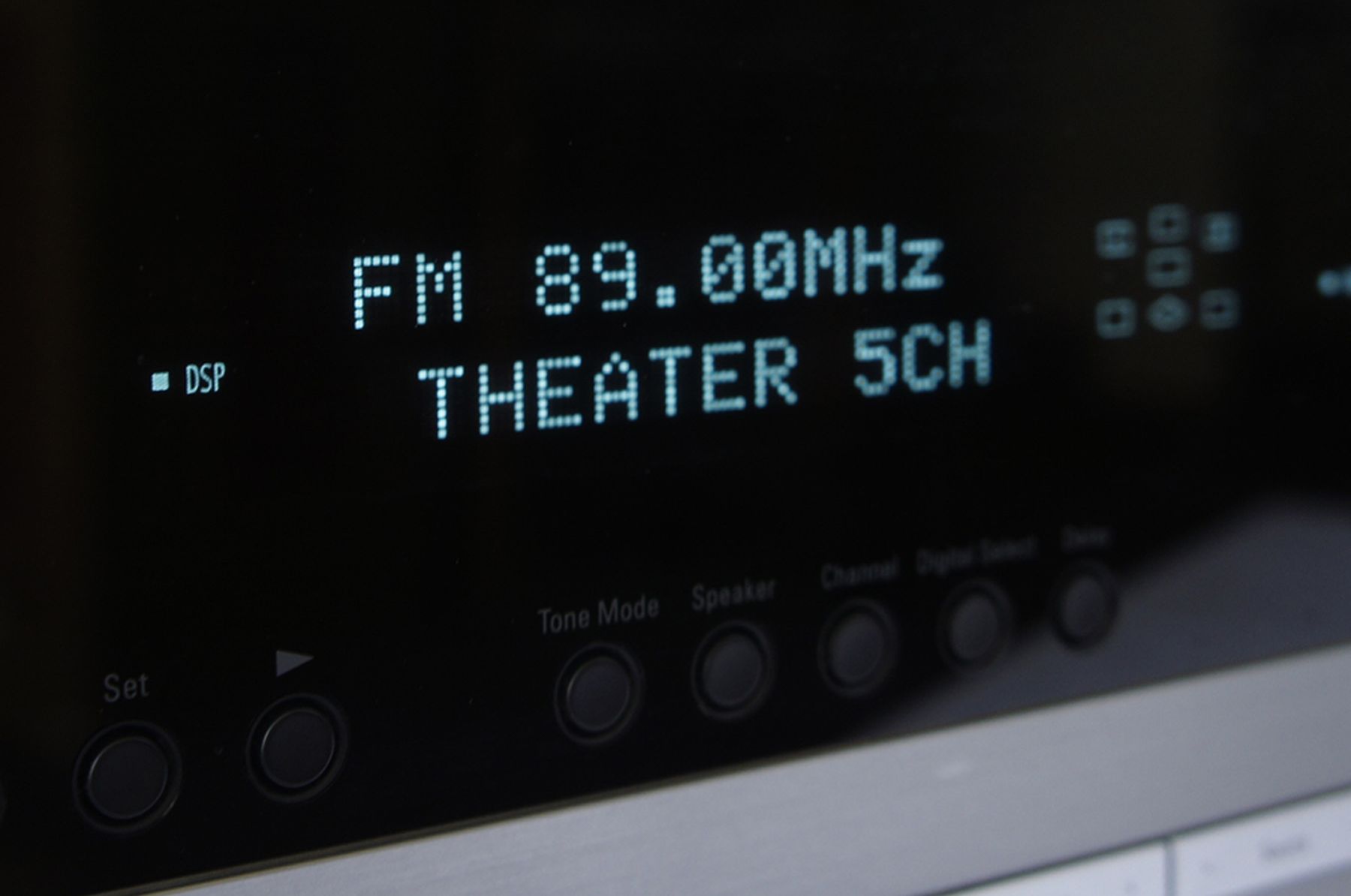 Harman_Kardon_AVR_132_5.1_AV-Receiver_Silber_11_result