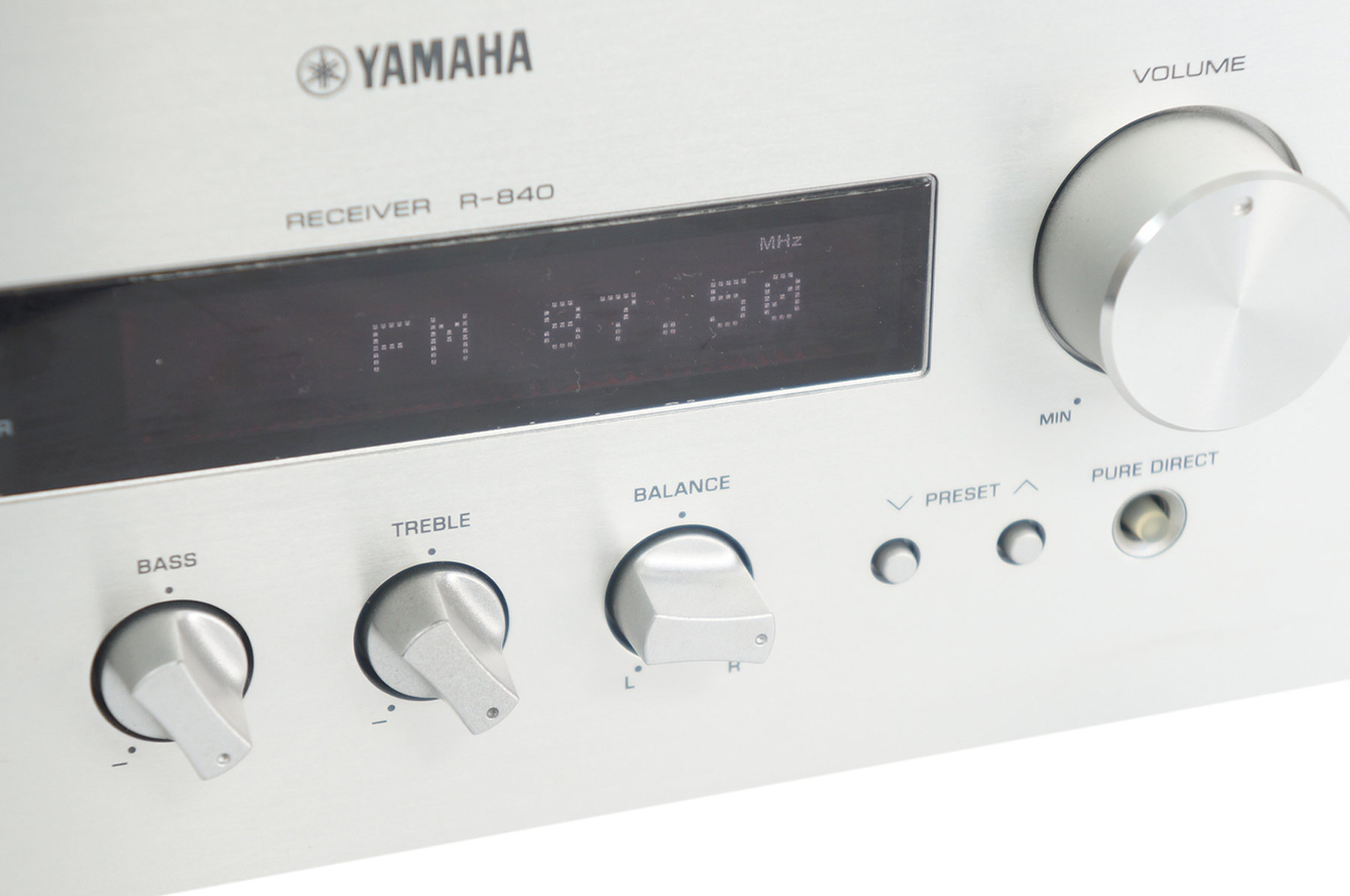 Yamaha_R-840_Stereo_2.1_Receiver_Silber