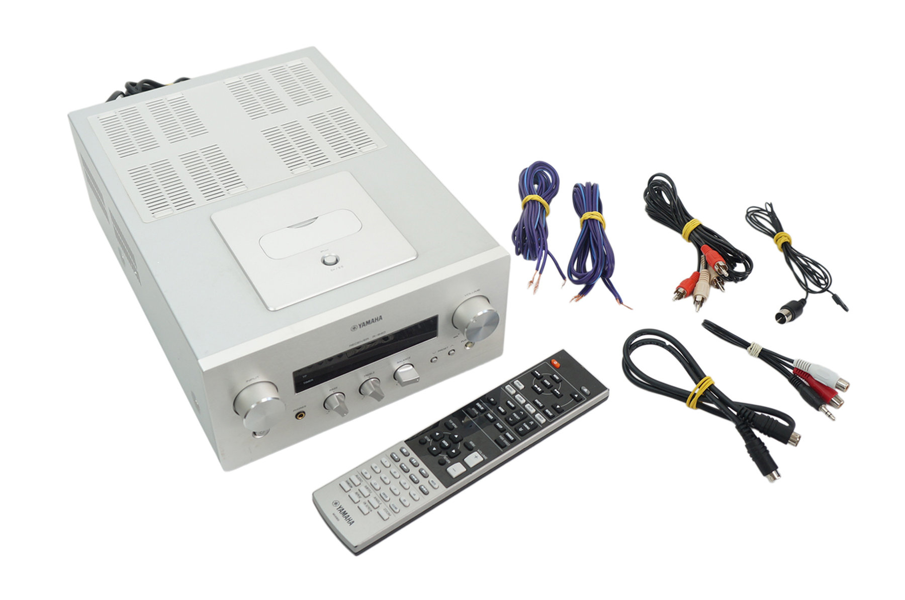 Yamaha_R-840_Stereo_2.1_Receiver_Silber_03