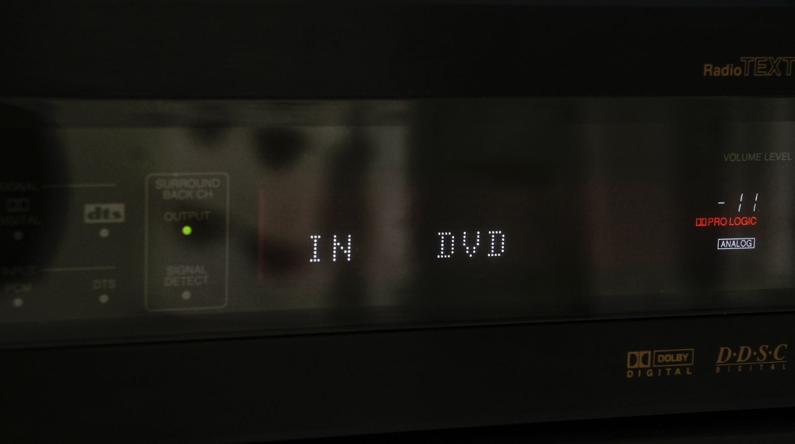 Denon_AVR-3801_Highend_Dolby_Digital_DTS_7.1_Receiver_Schwarz_02