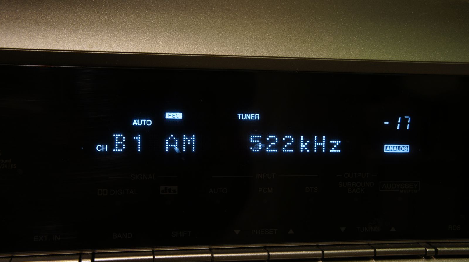 Denon_AVR-1508_7.1_AV-Receiver_HDMI_Silber_mit_Mikrofon_02