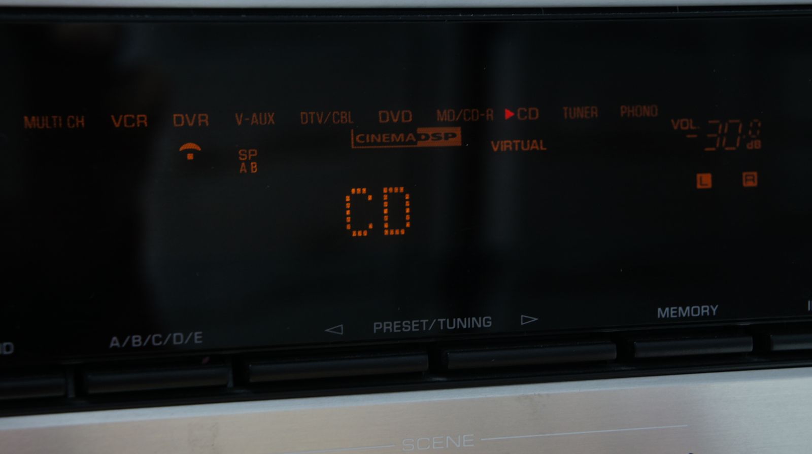 Yamaha_RX-V863_7.1_Digital_Heimkino_AV_Receiver_Silber_mit_Mikrofon_02