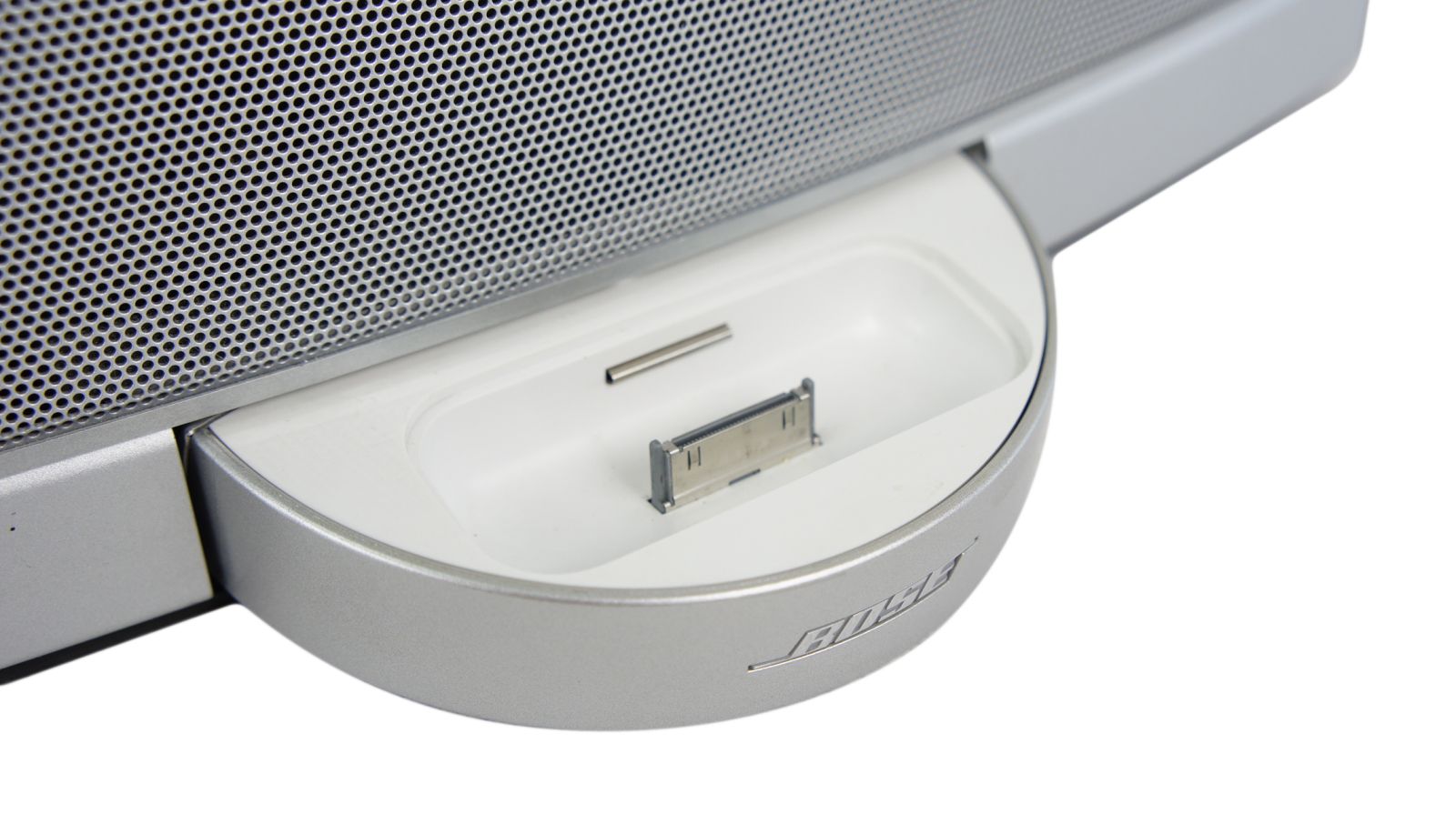 Bose_SoundDock_Portable_Digital_Music_System_Weiss_03