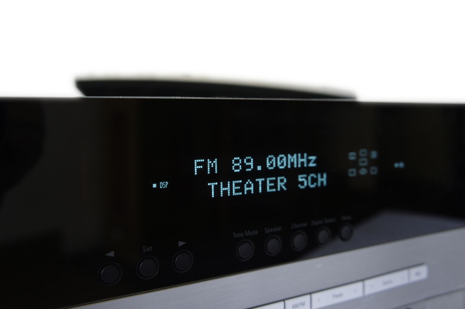Harman_Kardon_AVR_147_Dolby_Digital_AV_Receiver_mit_Mikrofon_11