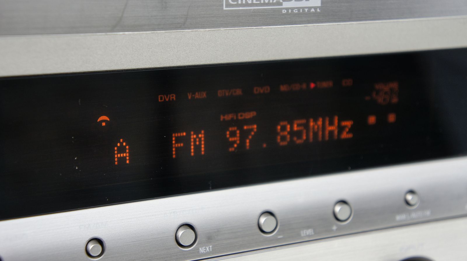 Yamaha_RX-V459_Digital_6.1_AV_Receiver_Silber