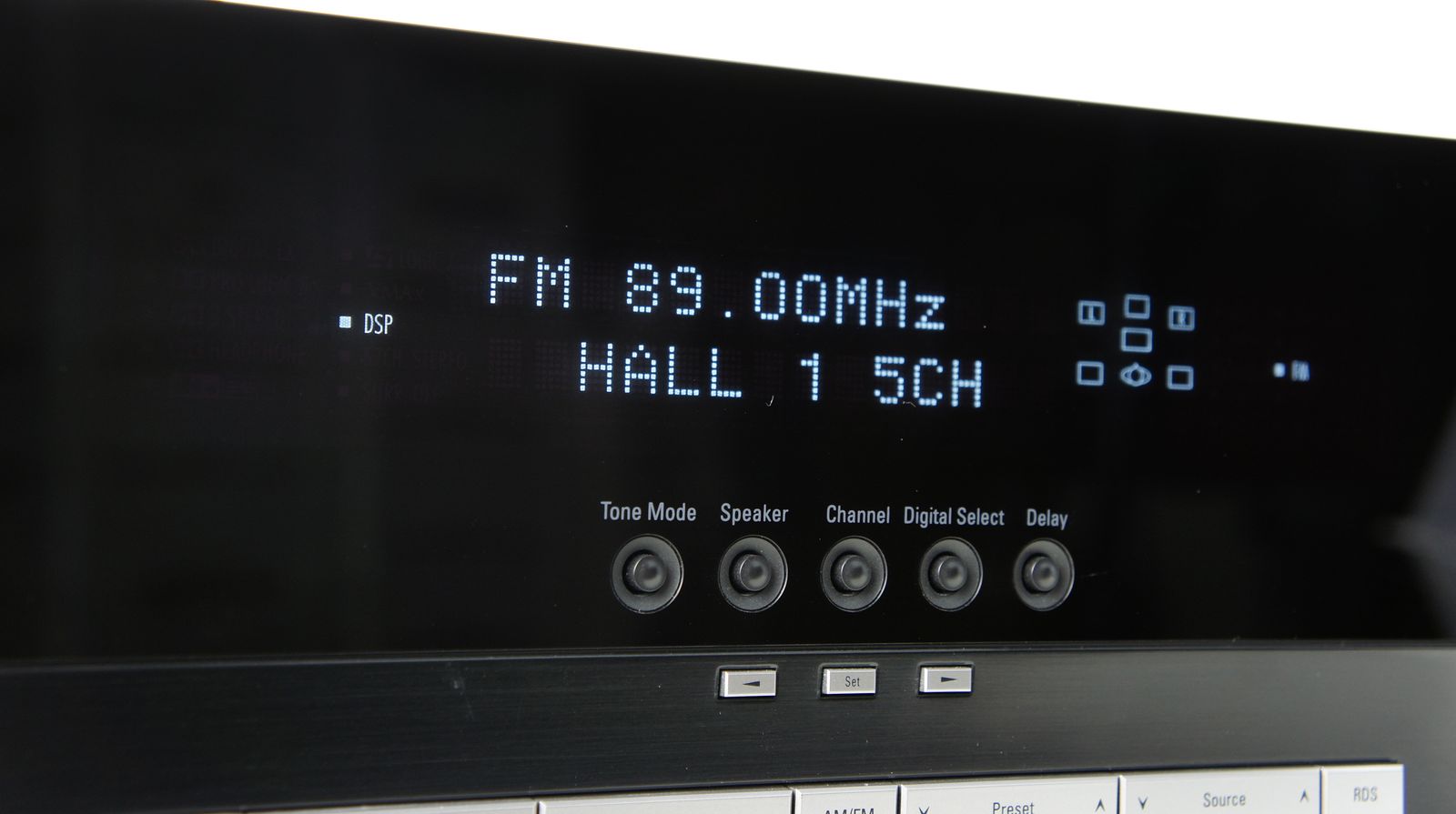 Harman_Kardon_AVR_135_Dolby_Digital_DTS_6.1_Receiver_Schwarz_10_result