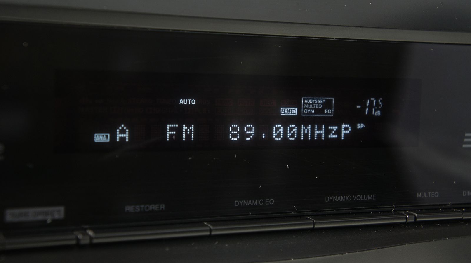 Denon_AVR-1911_HDMI_7.1_AV-Receiver_Schwarz_mit_Mikrofon_05_result