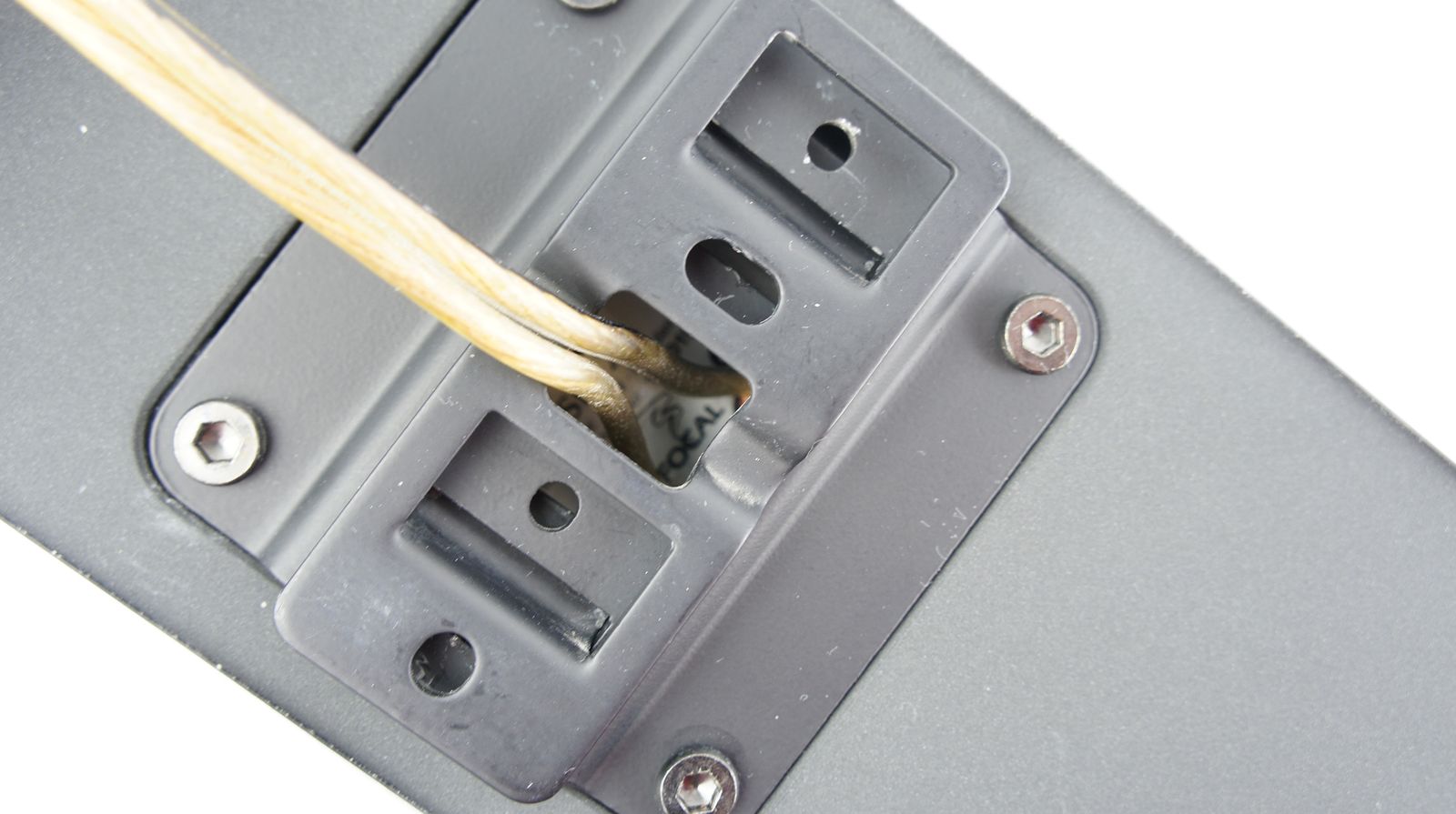 FOCAL_Sib_XL_Lautsprecher_Box_mit_Wandhalterung_und_Kabel_03_result