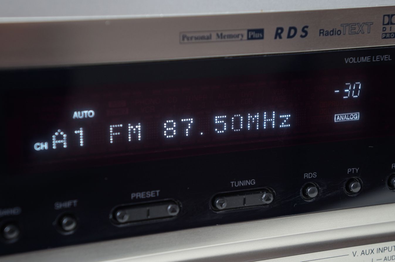 Denon_AVR-1404_Receiver_Silber