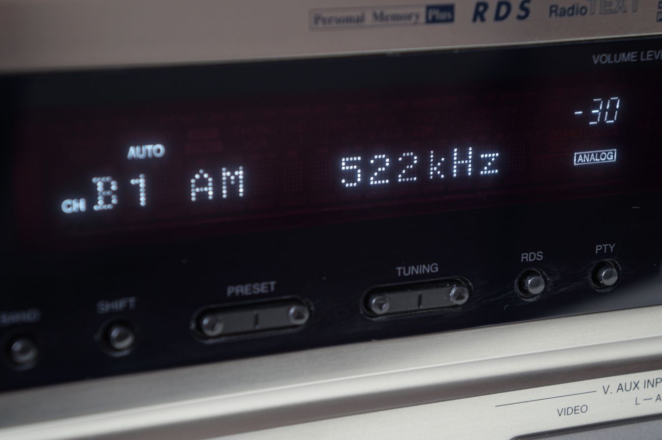 Denon_AVR-1404_Receiver_Silber_02