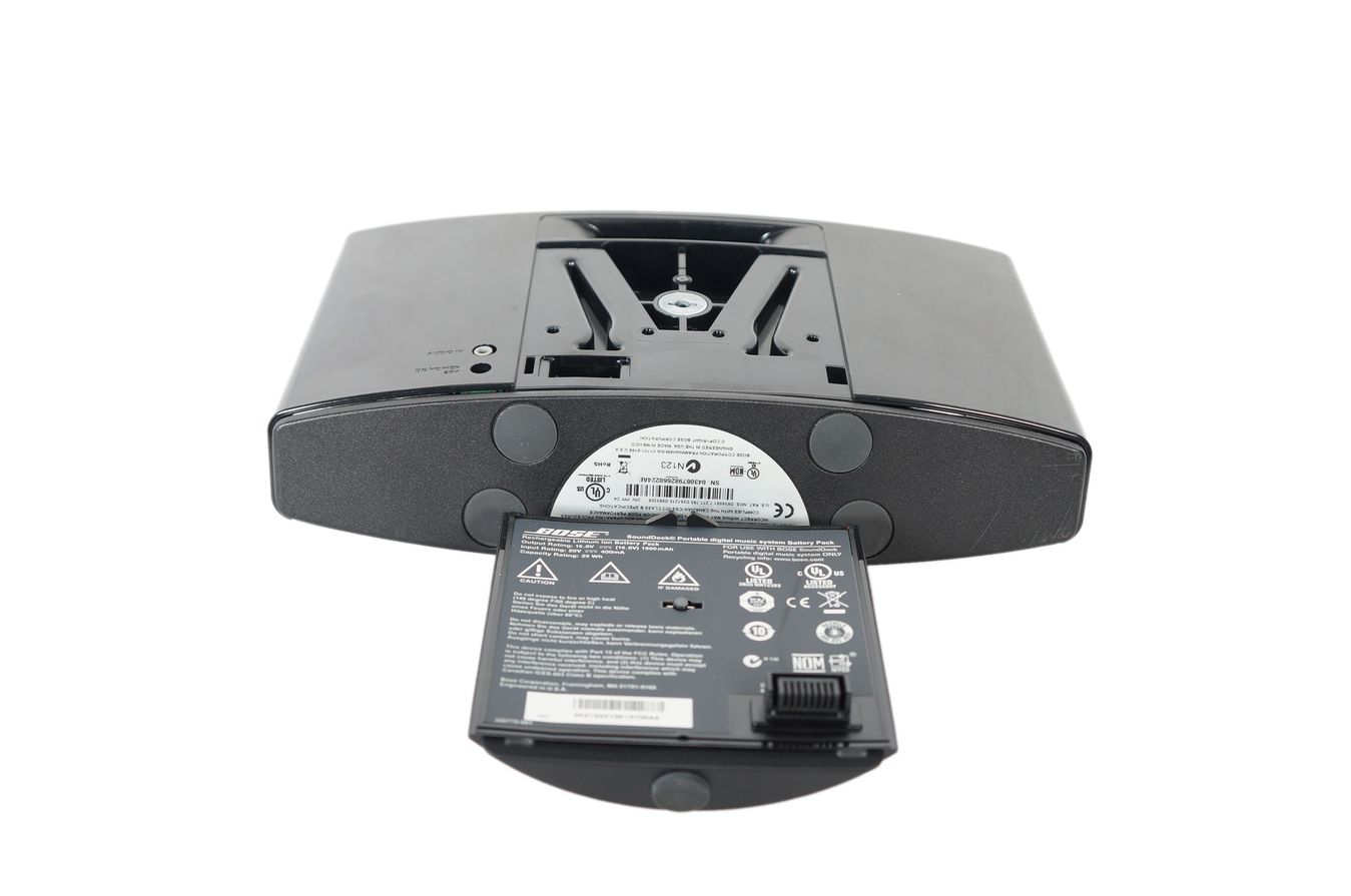 Bose_SoundDock_Portable_Digital_Music_System_inkl._Bluetooth_Adapter_03_result