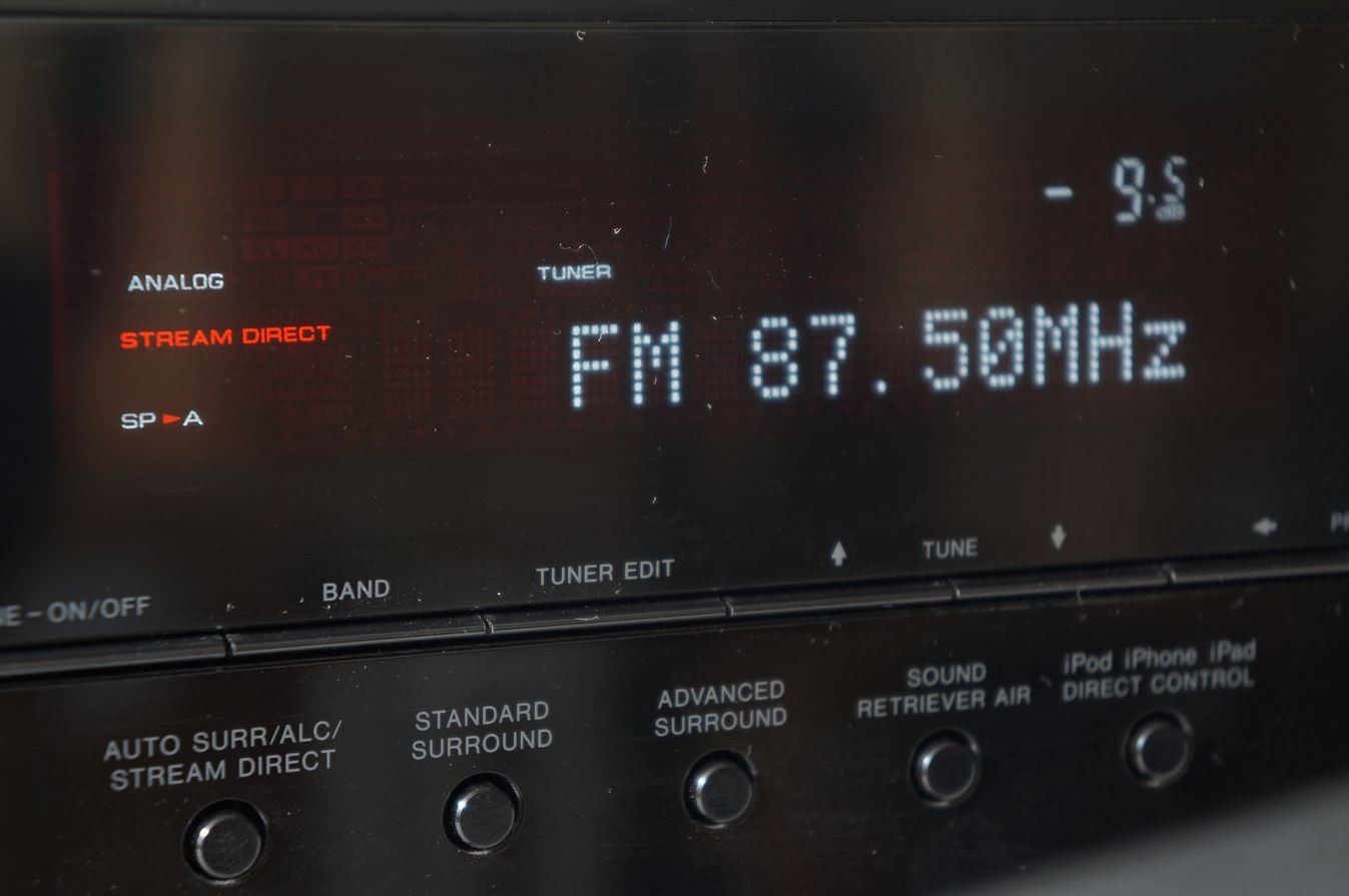 Pioneer_VSX-922-K_Netzwerk_7.1_AV-Receiver_Schwarz_mit_Mikrofon_02_result