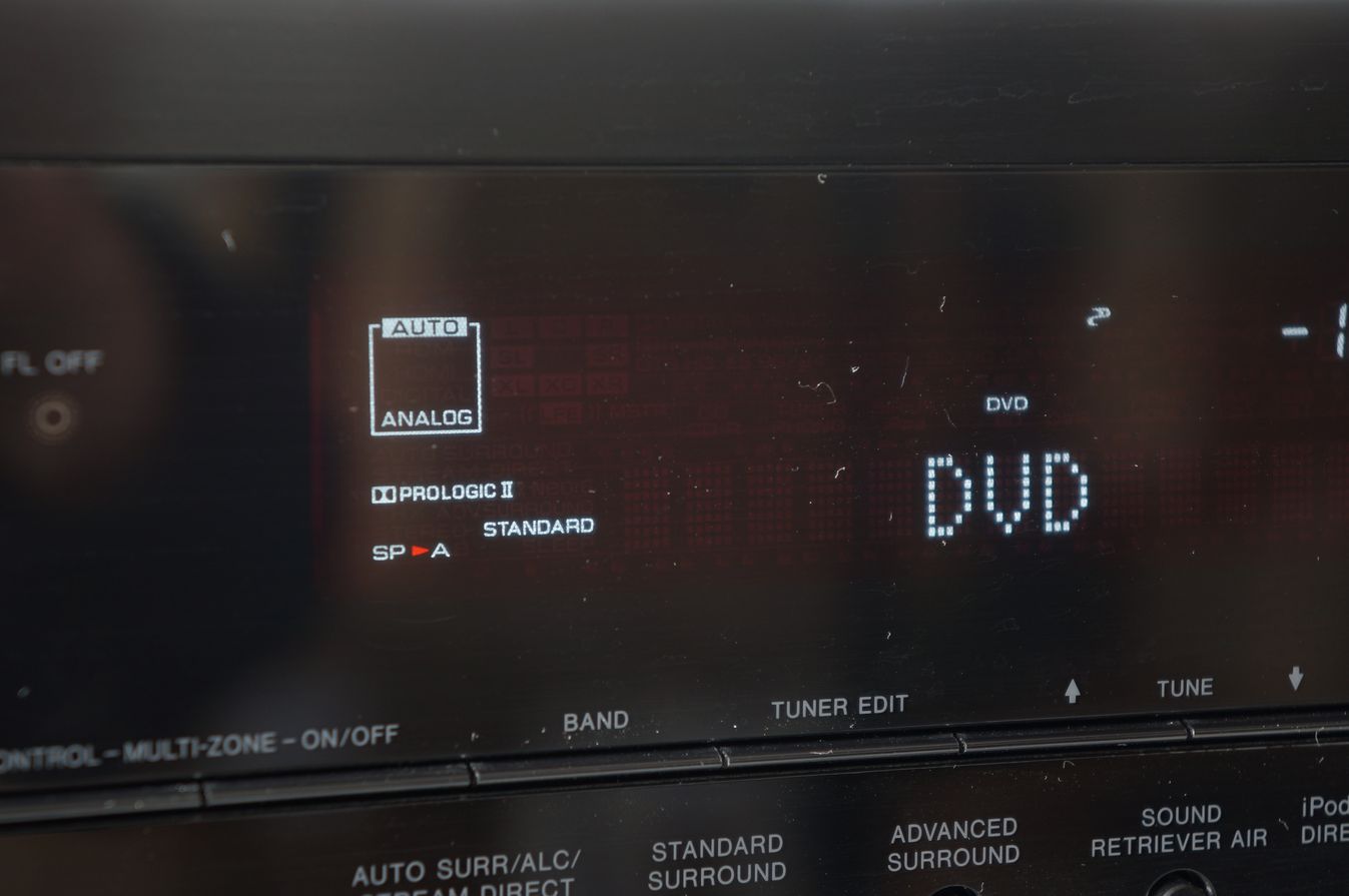 Pioneer_VSX-922-K_Netzwerk_7.1_AV-Receiver_Schwarz_mit_Mikrofon_04_result