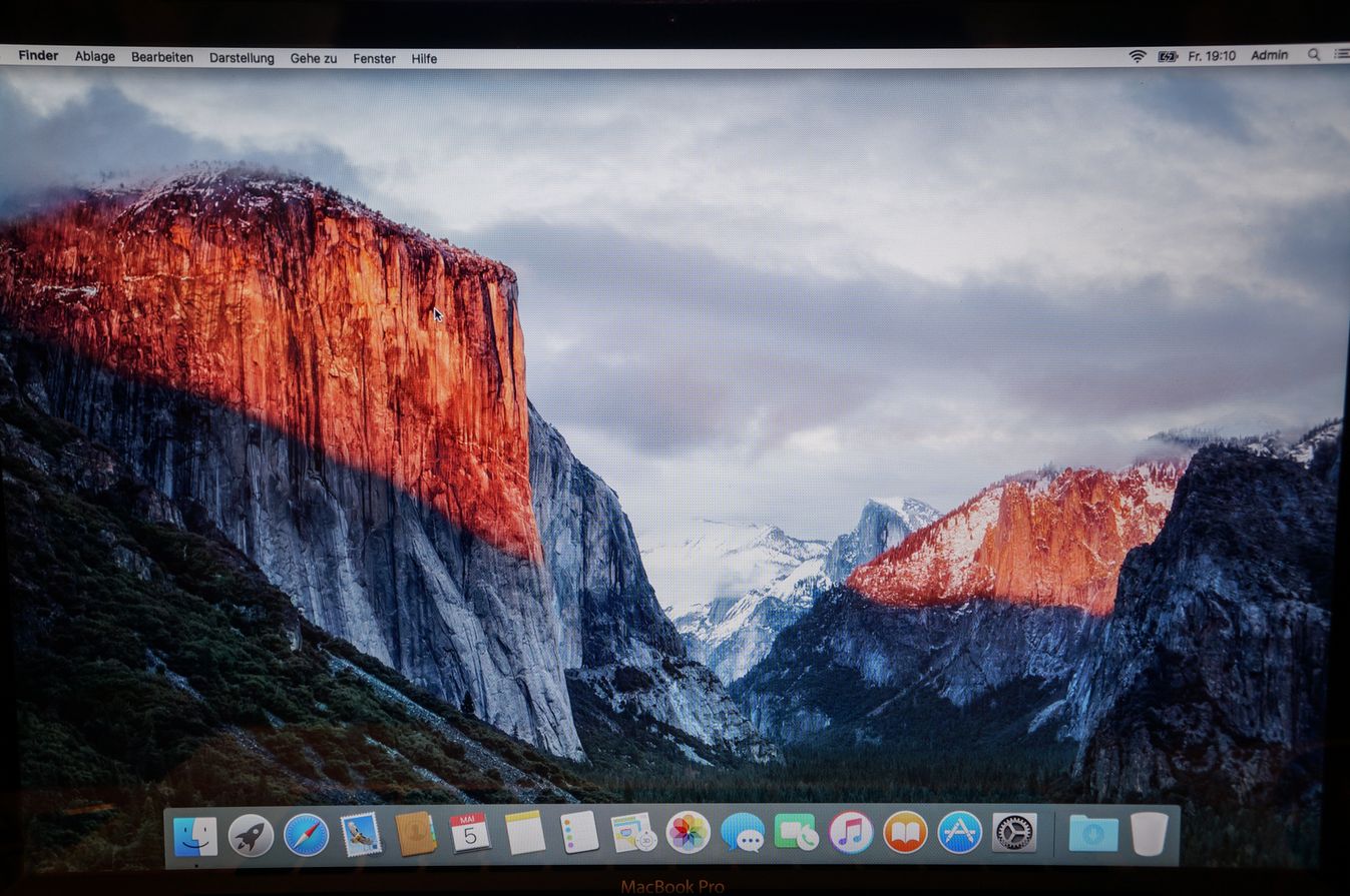 Apple_MacBook_Pro_17_2009_Core_2_Duo_266Ghz__8GbDDR3_SSD256_Nvidia_9600M_512_04