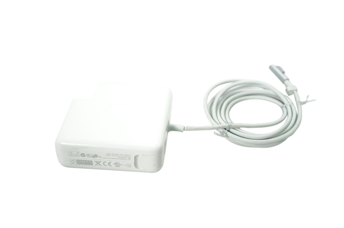 Apple_MacBook_Pro_17_2009_Core_2_Duo_266Ghz__8GbDDR3_SSD256_Nvidia_9600M_512_15