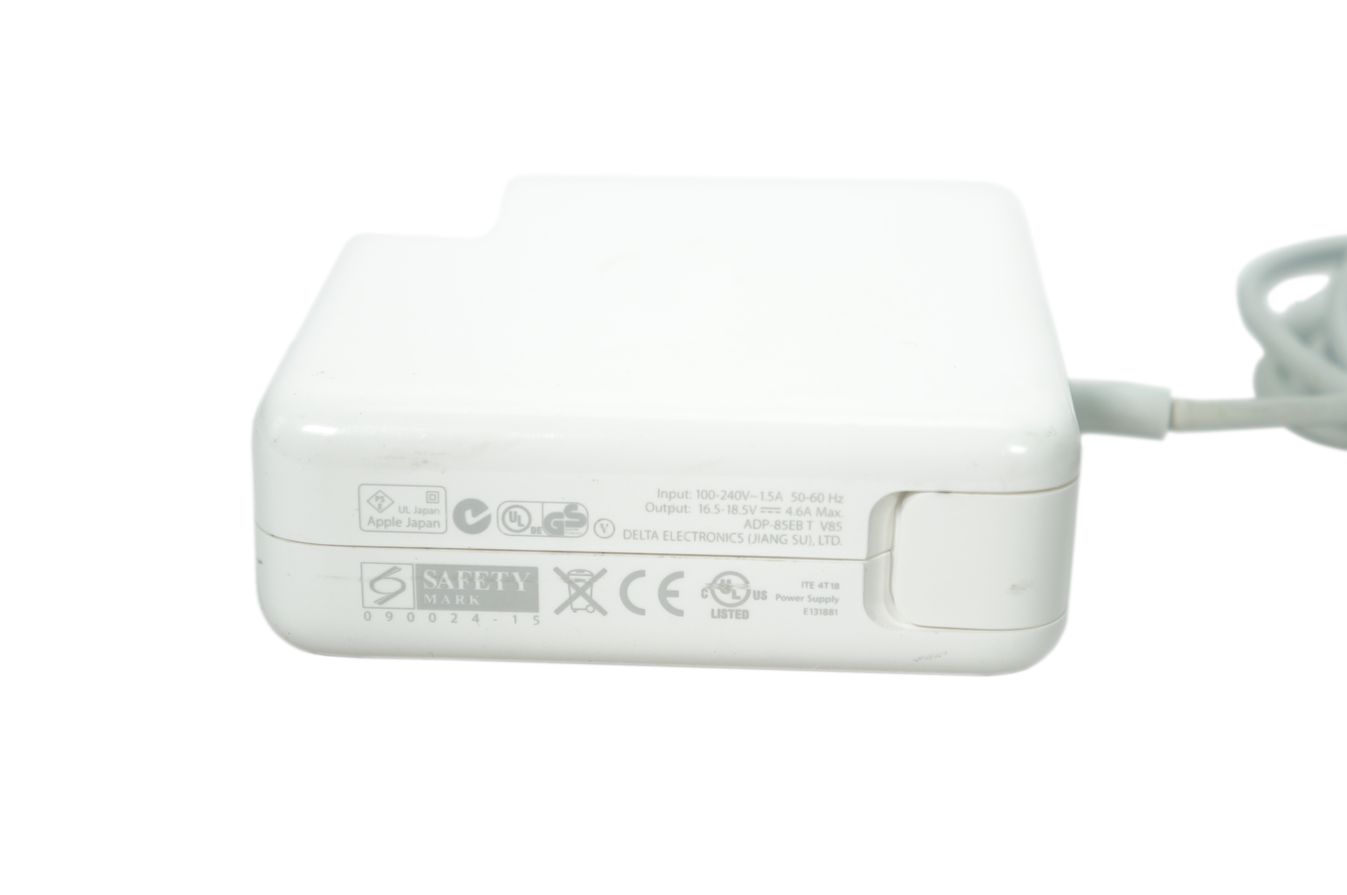 Apple_MacBook_Pro_17_2009_Core_2_Duo_266Ghz__8GbDDR3_SSD256_Nvidia_9600M_512_16
