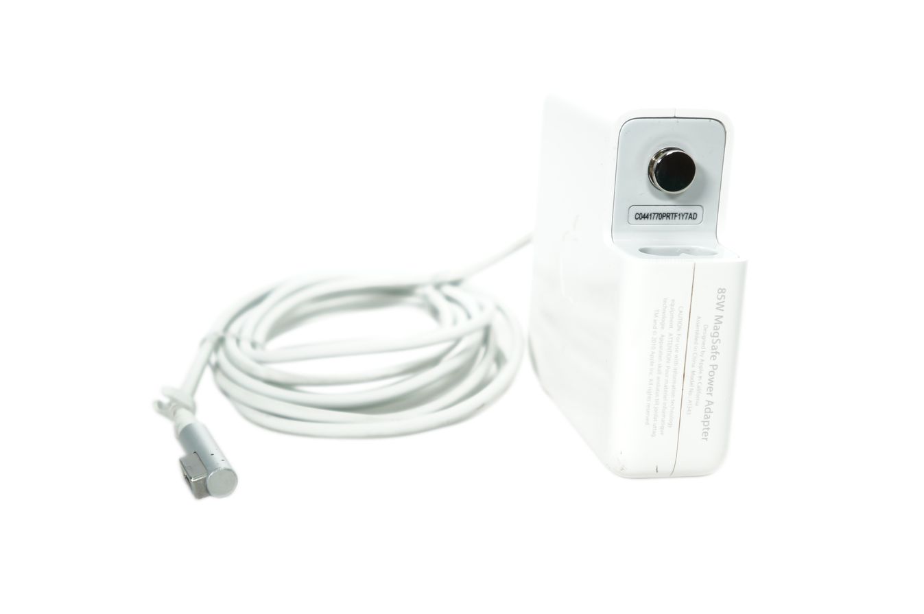 Apple_MacBook_Pro_17_2009_Core_2_Duo_266Ghz__8GbDDR3_SSD256_Nvidia_9600M_512_17