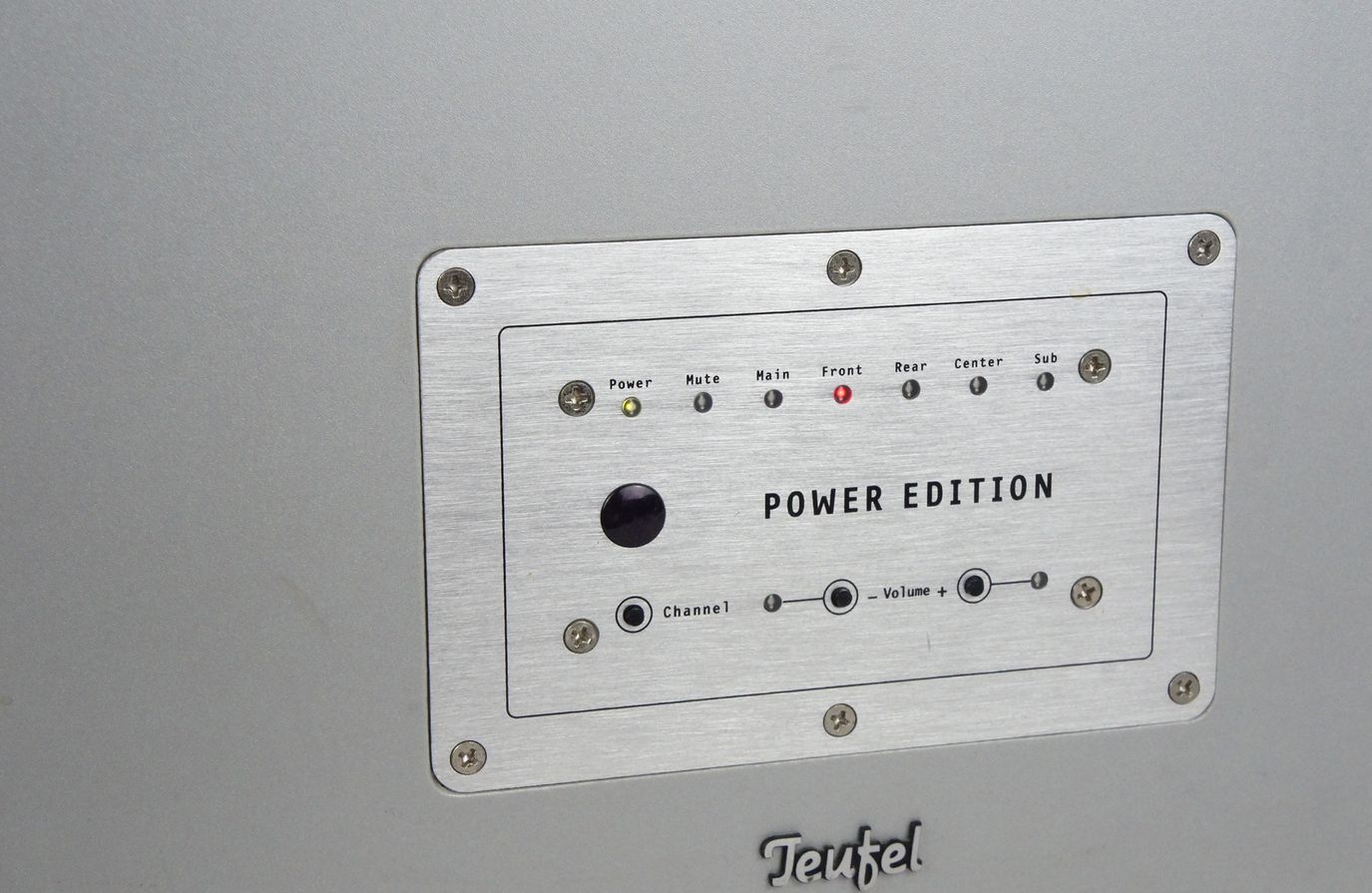 Teufel_Concept_E_Magnum_Power_Edition_Subwoofer_CEM_500_SW_Aktiv_Silber