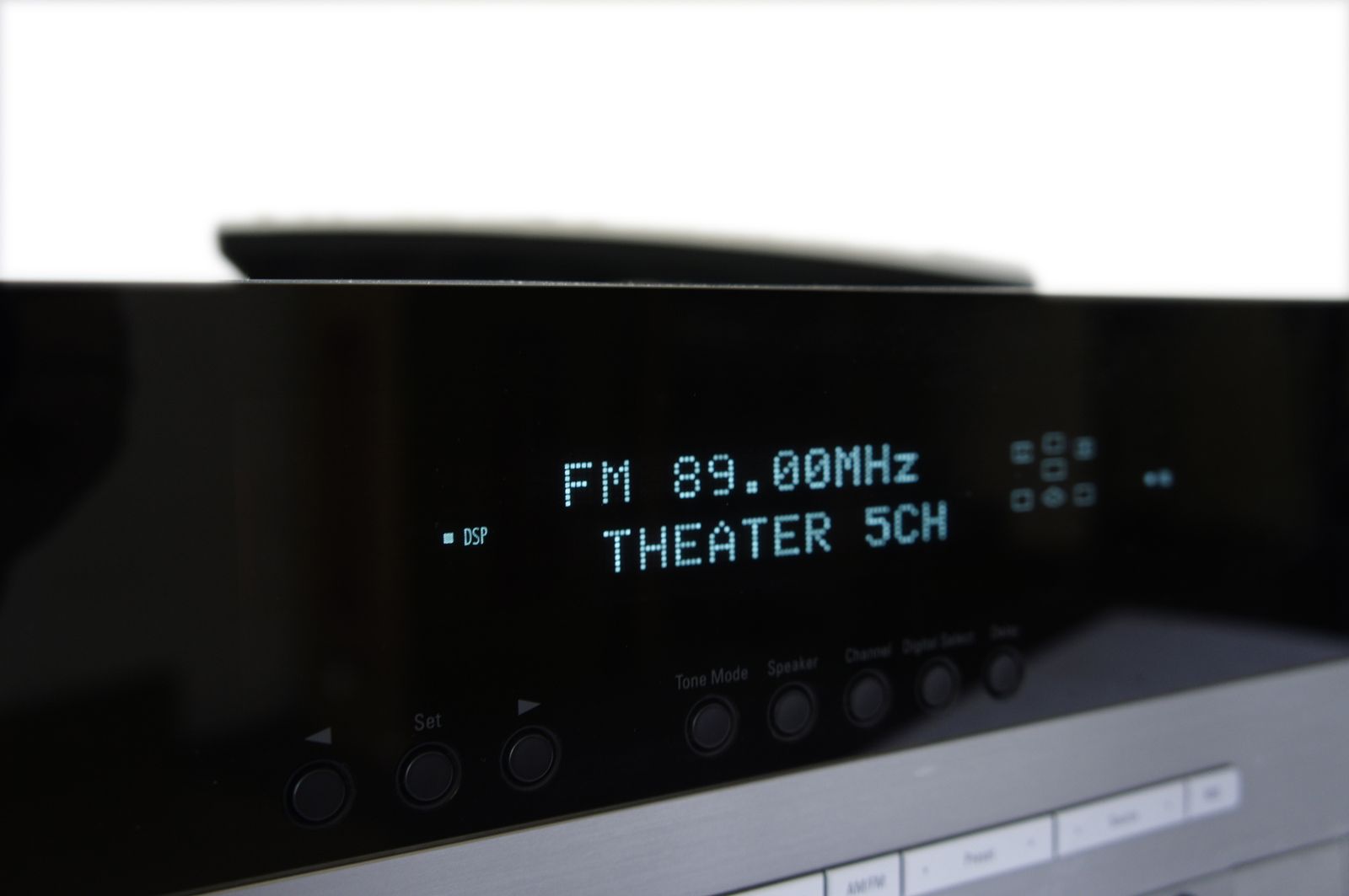 Harman_Kardon_AVR_132_5.1_AV-Receiver_Silber