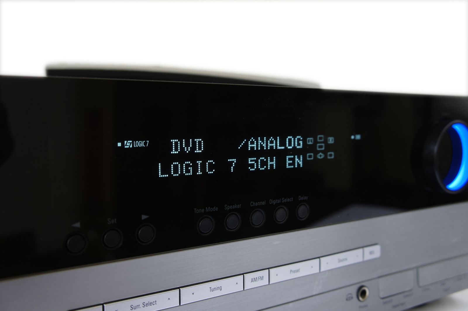 Harman_Kardon_AVR_132_5.1_AV-Receiver_Silber_02