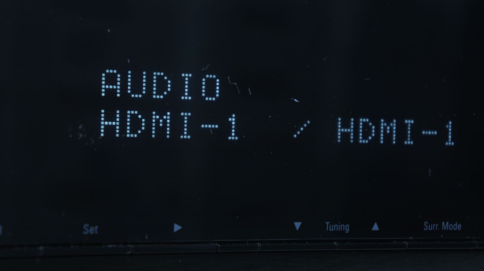 Harman_Kardon_AVR_170_5.1_AV_Receiver_Schwarz_mit_Mikrofon_02_result