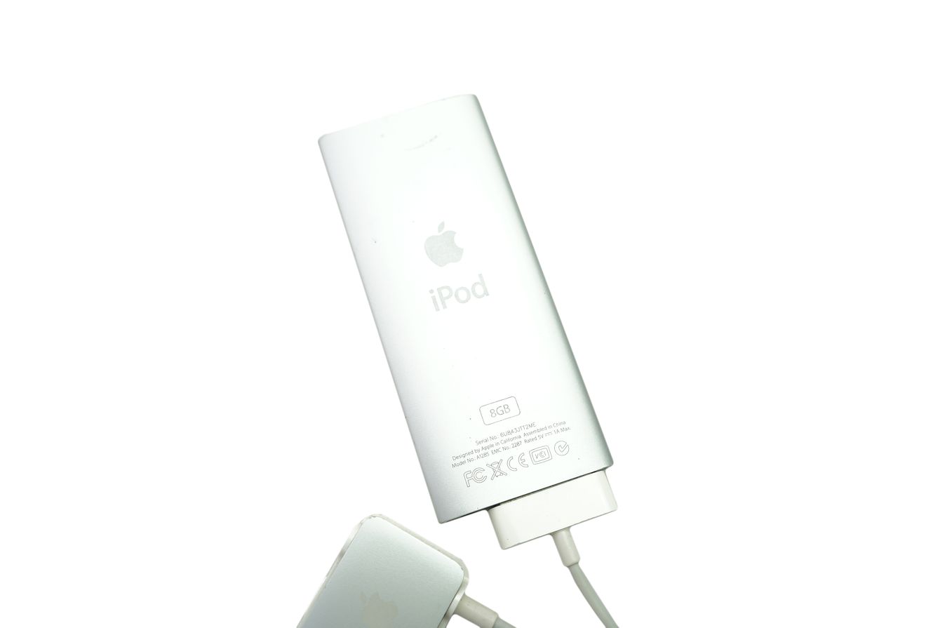 Apple_iPod_Nano_4._Generation_8GB_4._Gen_Grau_A1285_09_result
