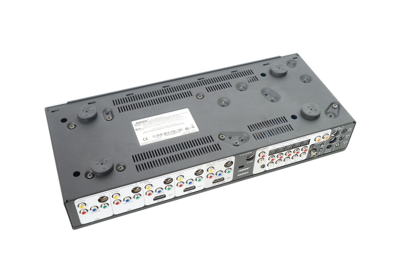 Bose_Media_Center_MC1_Steuerkonsole_Lifestyle_V10_V30_V20_mit_Bose_ADAPTiQ_Xrr2G9k