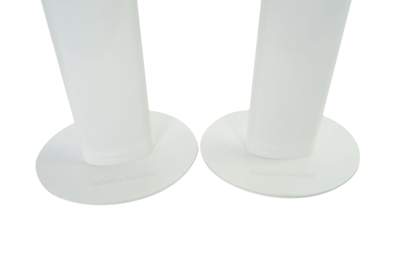 2x_Harman_Kardon_HTFS_2_Lautsprecherstander_Stative_Weiss_02_result
