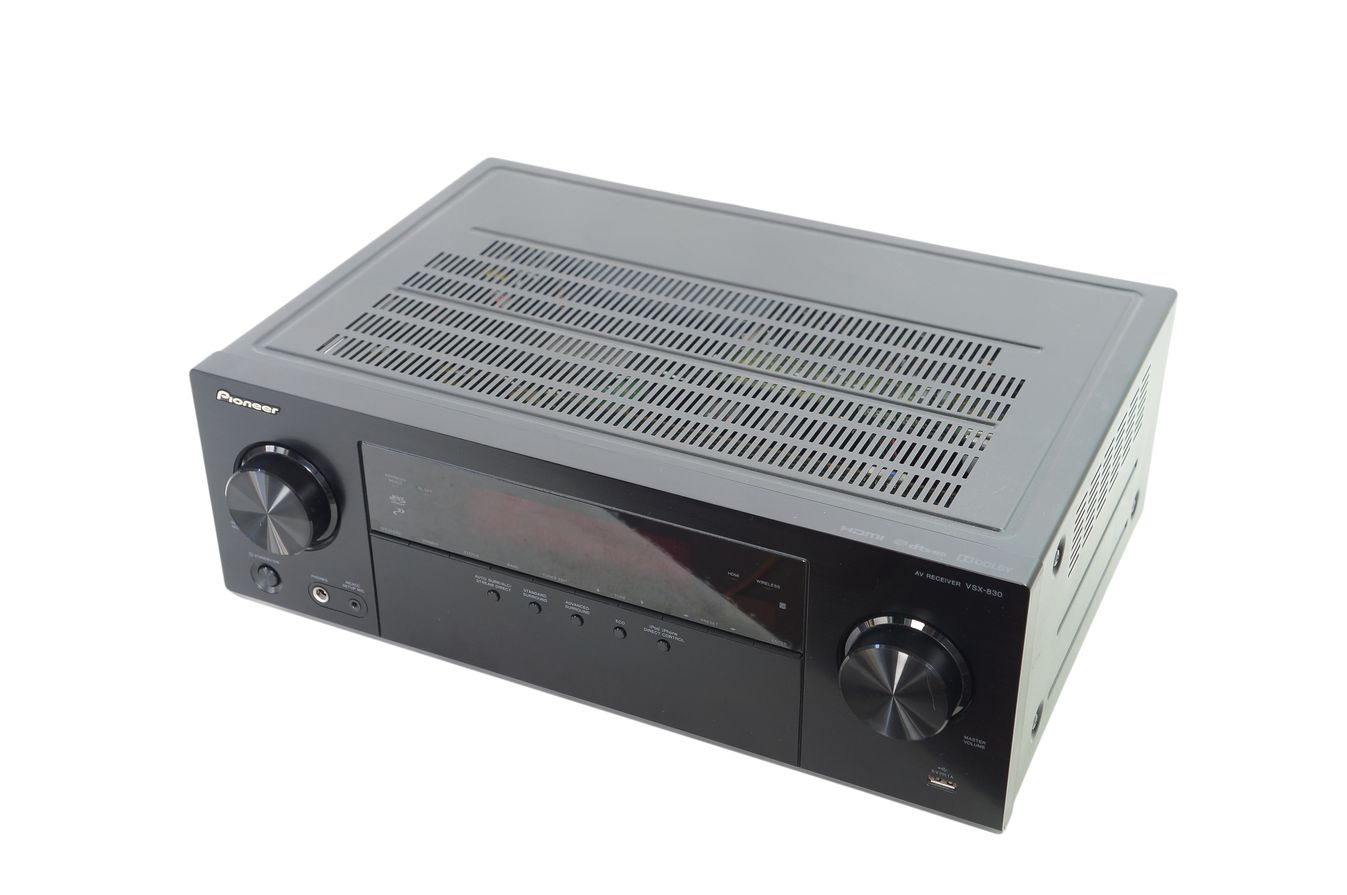 Pioneer_VSX-830-K_5.2_Netzwerk-Mehrkanal_Receiver_Schwarz_mit_Mikrofon_06_result