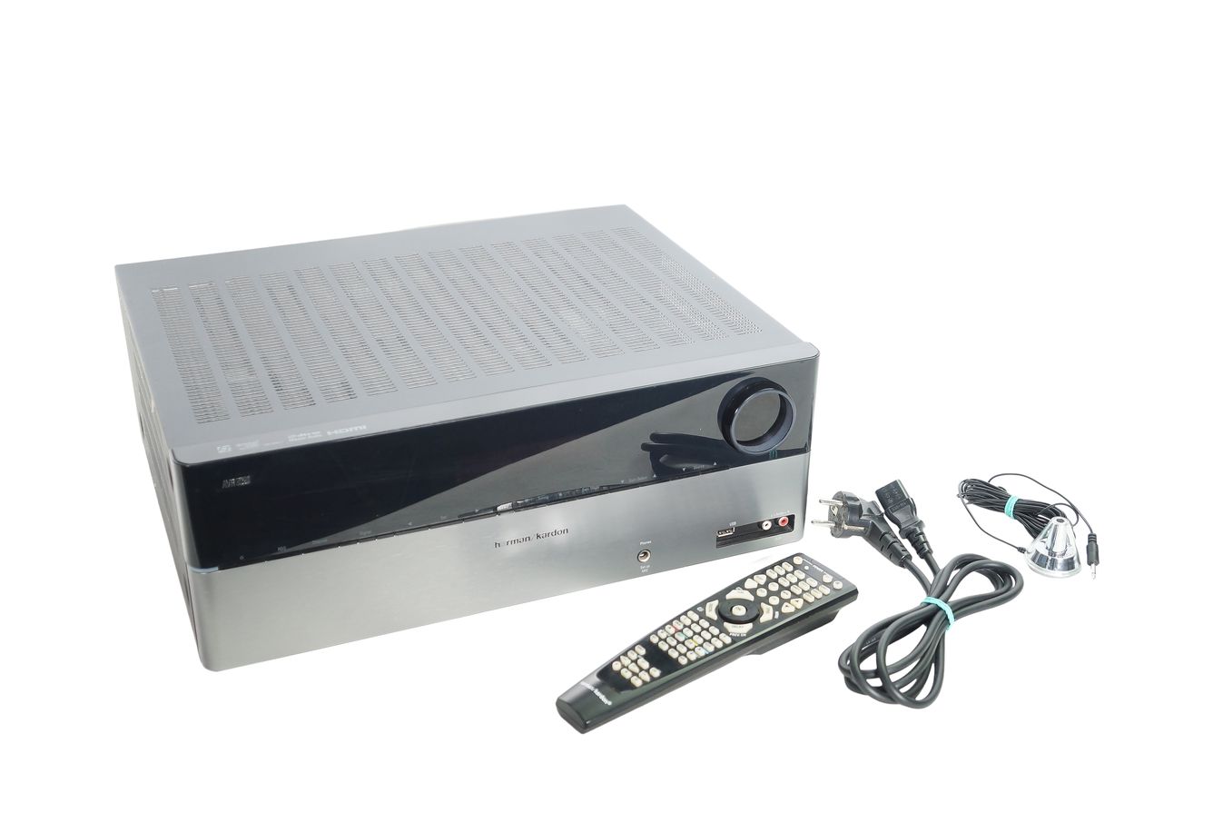 Harman_Kardon_AVR_165_5.1_A-V_Receiver_mit_Mikrofon_02_result