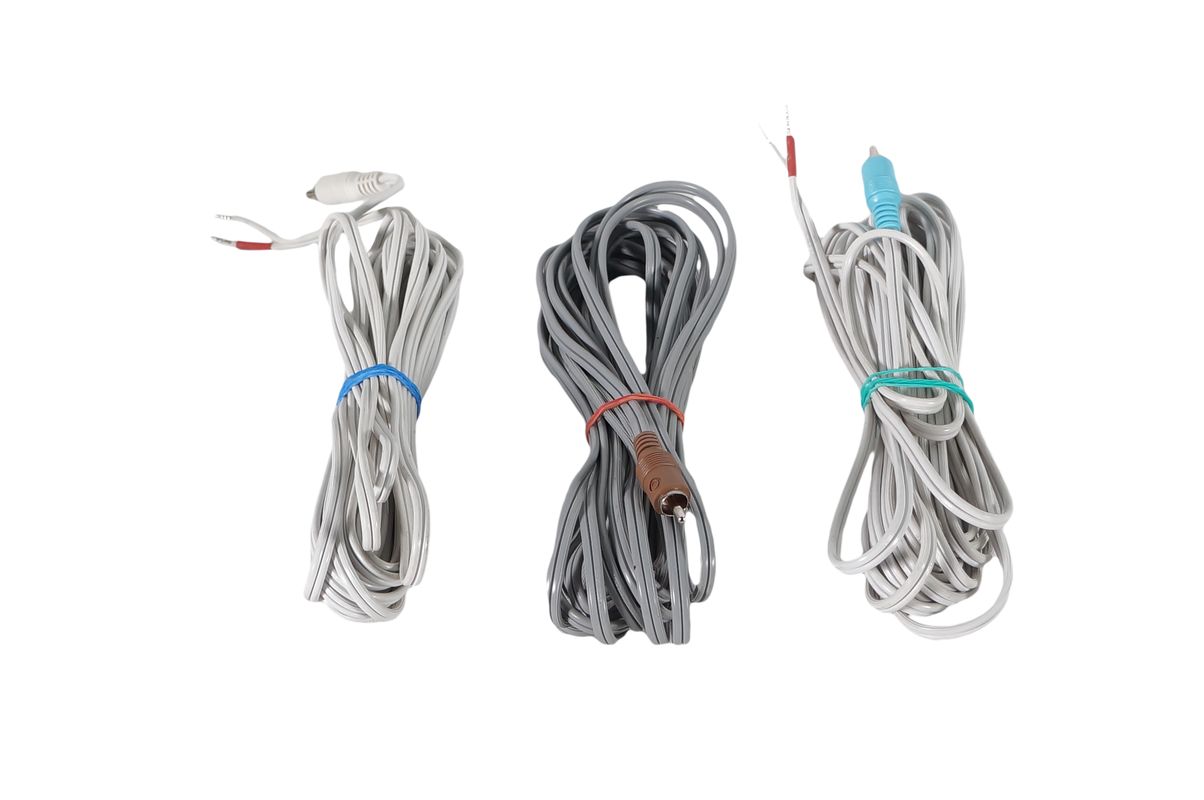 3x_Bose_Acoustimass_Lautsprecherkabeln_mit_Stekern_02_result