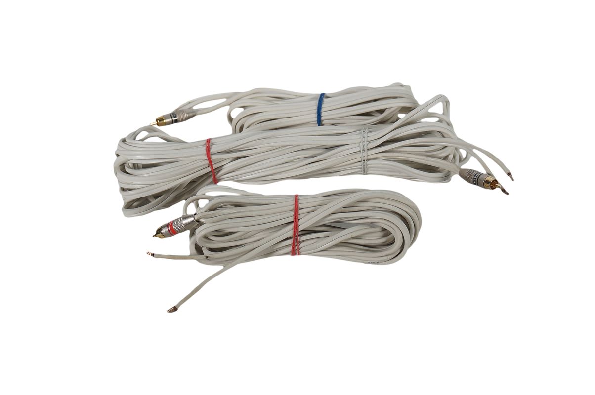 3x_Bose_Acoustimass_Lautsprecherkabeln_mit_Stekern_result