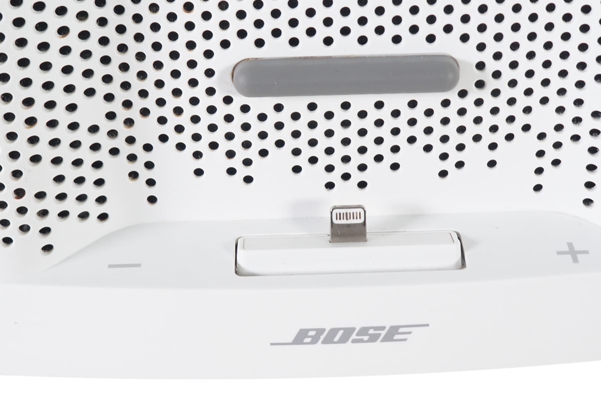 Bose_SoundDock_XT_Speaker_Weiss_08_result