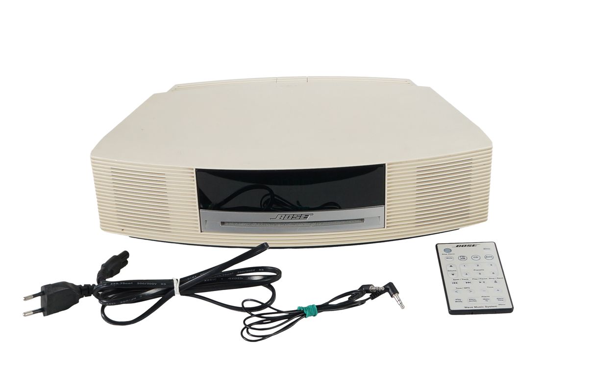 Bose_Wave_Music_System_AWRCC4_Weiss_result