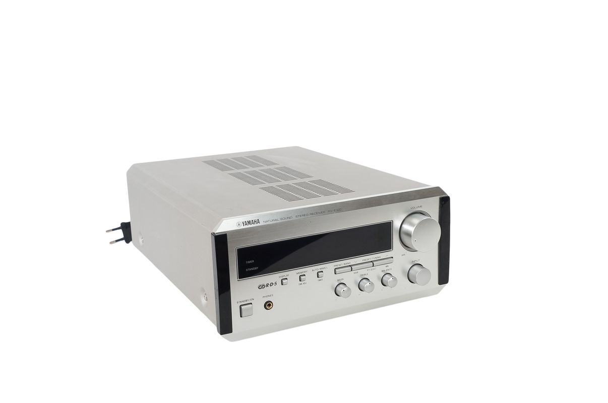 Yamaha_RX-E100_Natural_Sound_Receiver_Silber_03_result