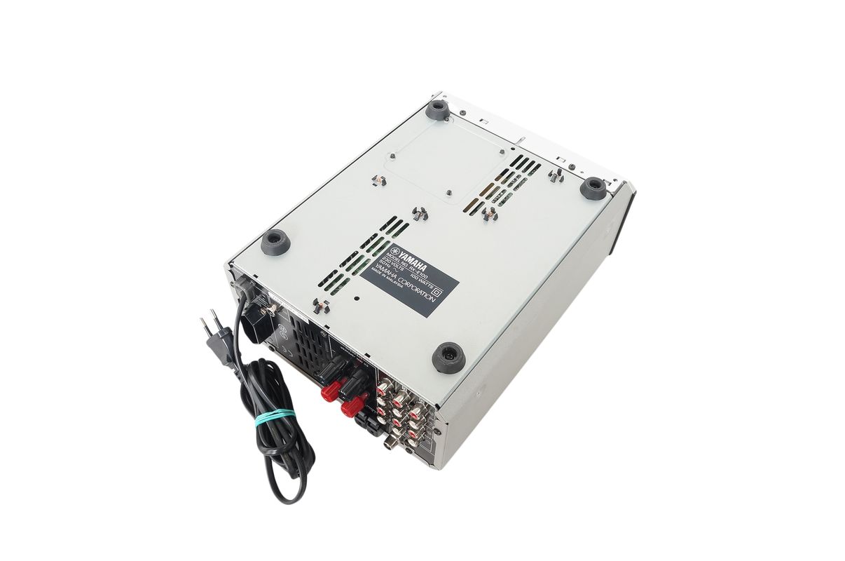 Yamaha_RX-E100_Natural_Sound_Receiver_Silber_08_result