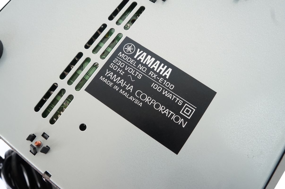 Yamaha_RX-E100_Natural_Sound_Receiver_Silber_09_result