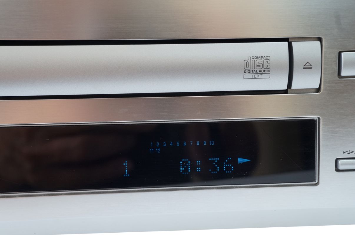 Yamaha_CDX-E100_Natural_Sound_Compact_Disc_Player_Silber_02_result