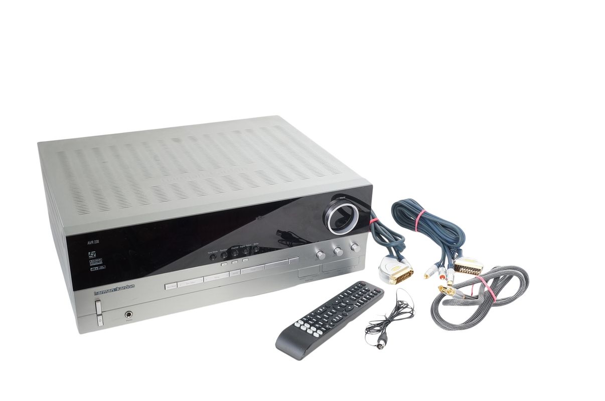 Harman_Kardon_AVR_230_Dolby_Digital_DTS_6.1_AV_Receiver_Silber_02_result
