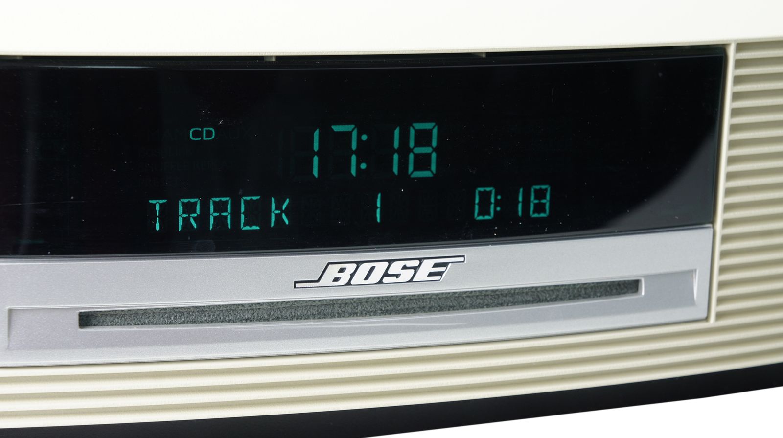 Bose_Wave_Music_System_AWRCC4_Weiss_result