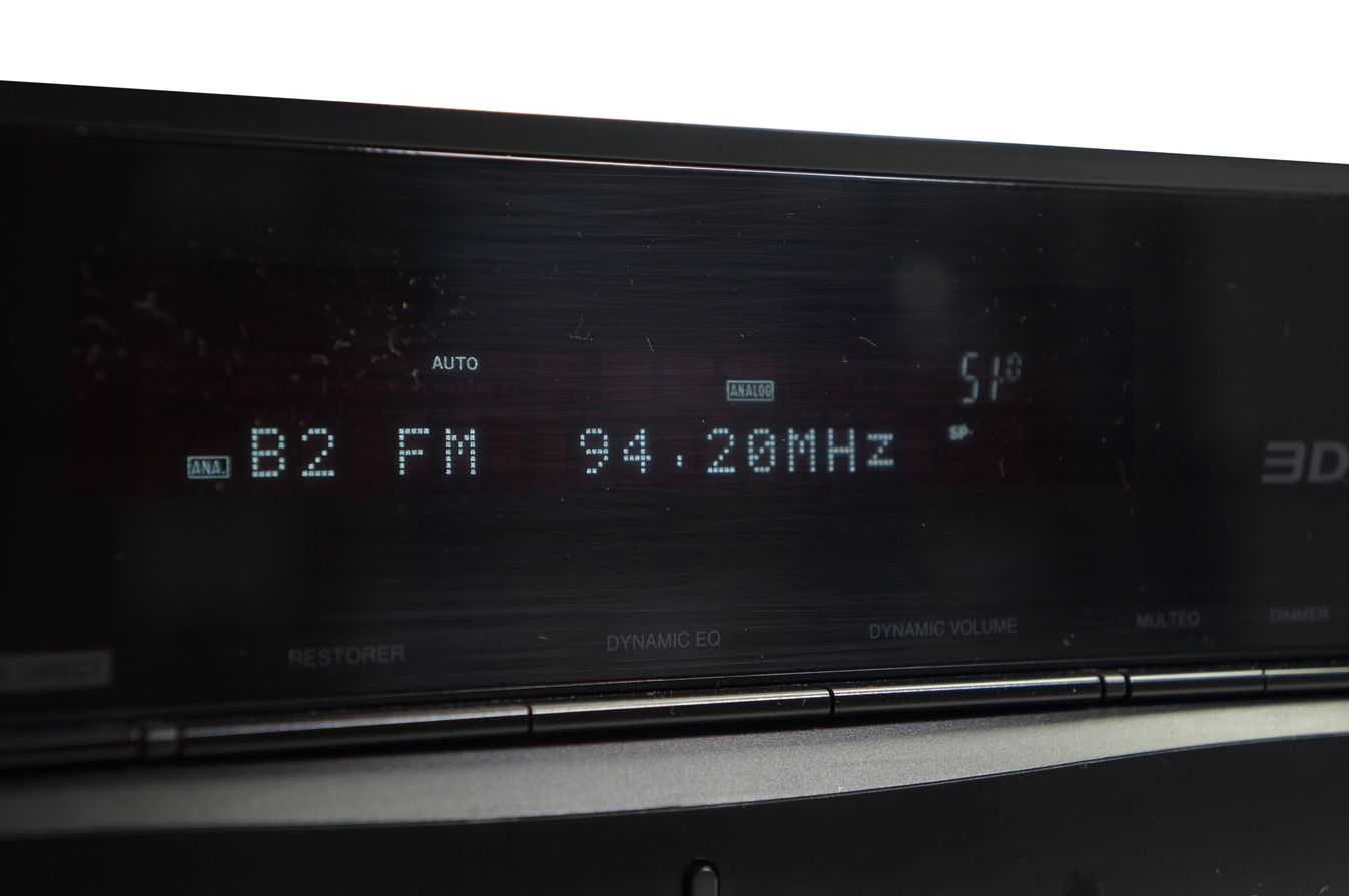 Denon_AVR-1911_HDMI_7.1_AV-Receiver_Schwarz_mit_Mikrofon_result