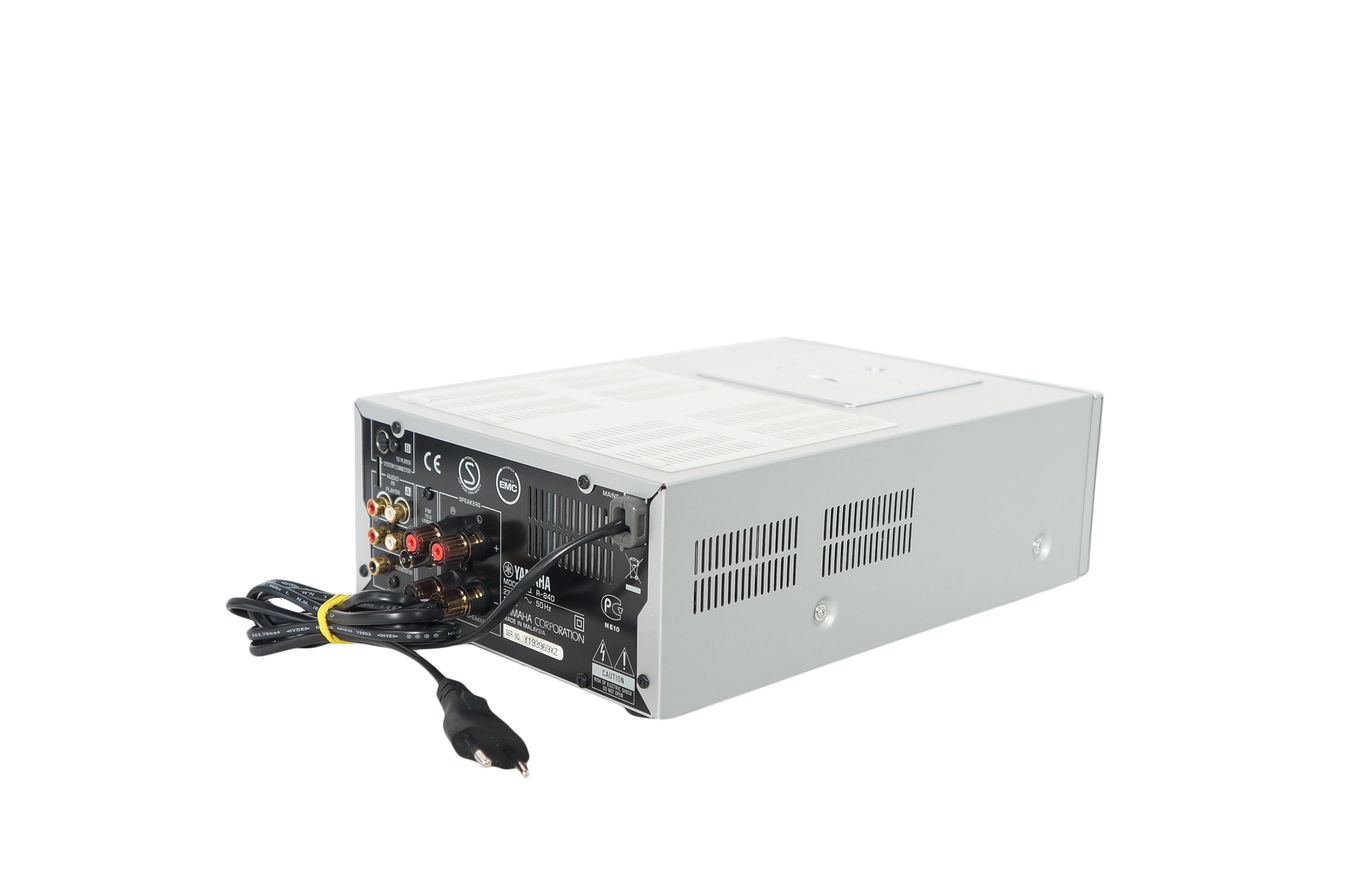 Yamaha_R-840_Stereo_2.1_Receiver_Silber_05_result